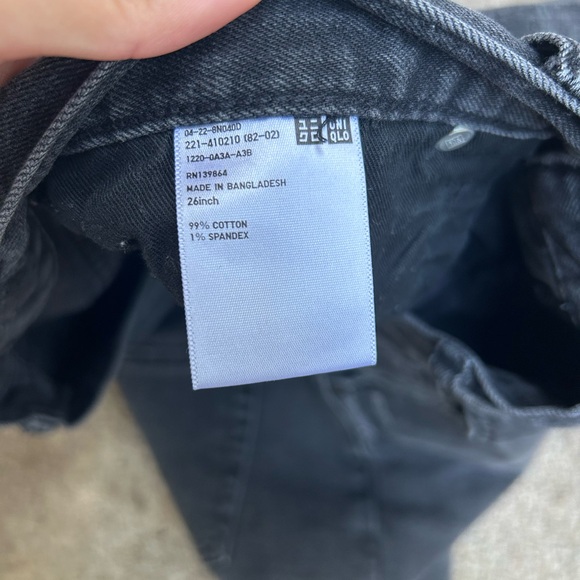 Black Uniqlo denim cutoff shorts - Picture 3 of 5